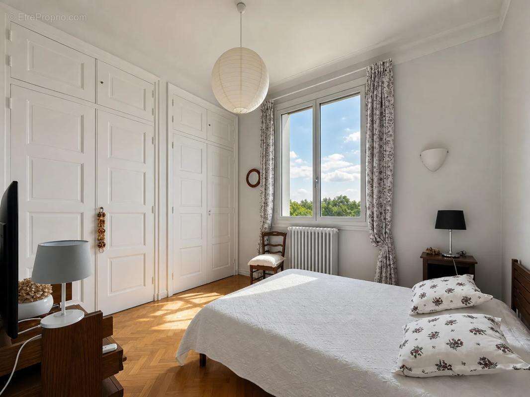Appartement de 5 pièces de 174 m² à Saint-Étienne - photo 9