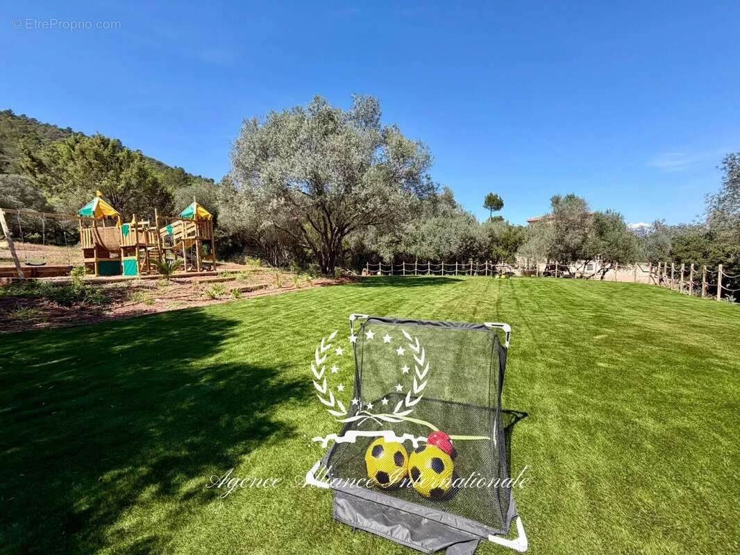 Appartement à LE LUC