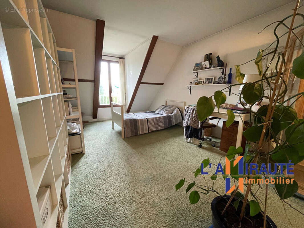Maison de 173m2 avec un terrain de 800m2 à Chatou - photo 10