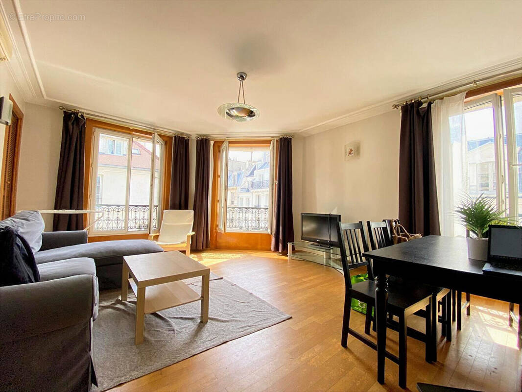 Appartement à PARIS-3E