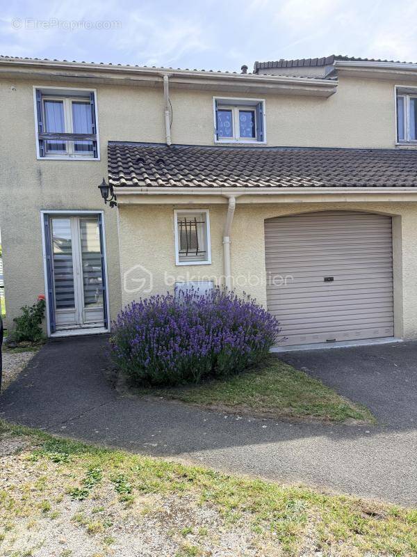 Maison à OLLAINVILLE