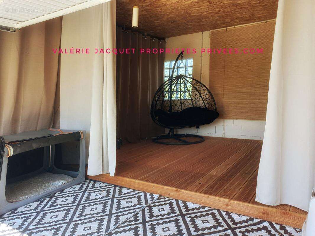 Maison à COUTRAS