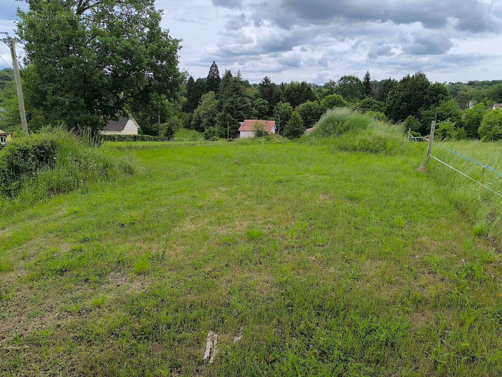 Terrain à BAGNAC-SUR-CELE