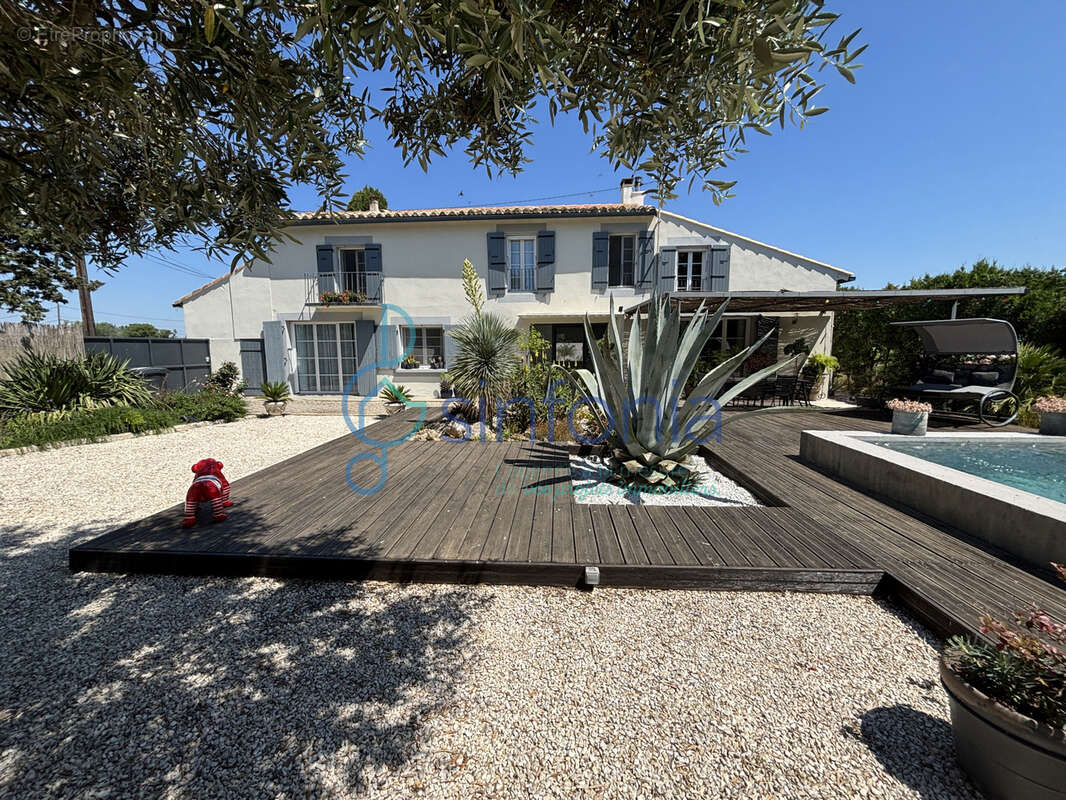 Maison à SAINT-LAURENT-D'AIGOUZE