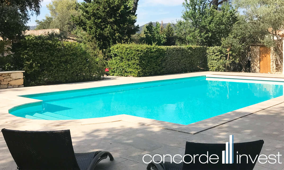 Magnifique propriété en pierre sèche, sur un terrain paysagé de 4200 m2. - photo 2