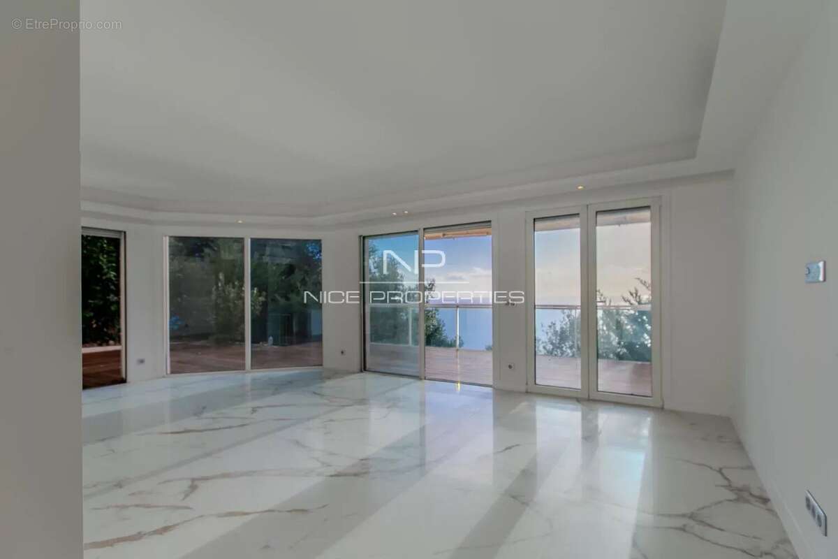 Appartement à ROQUEBRUNE-CAP-MARTIN