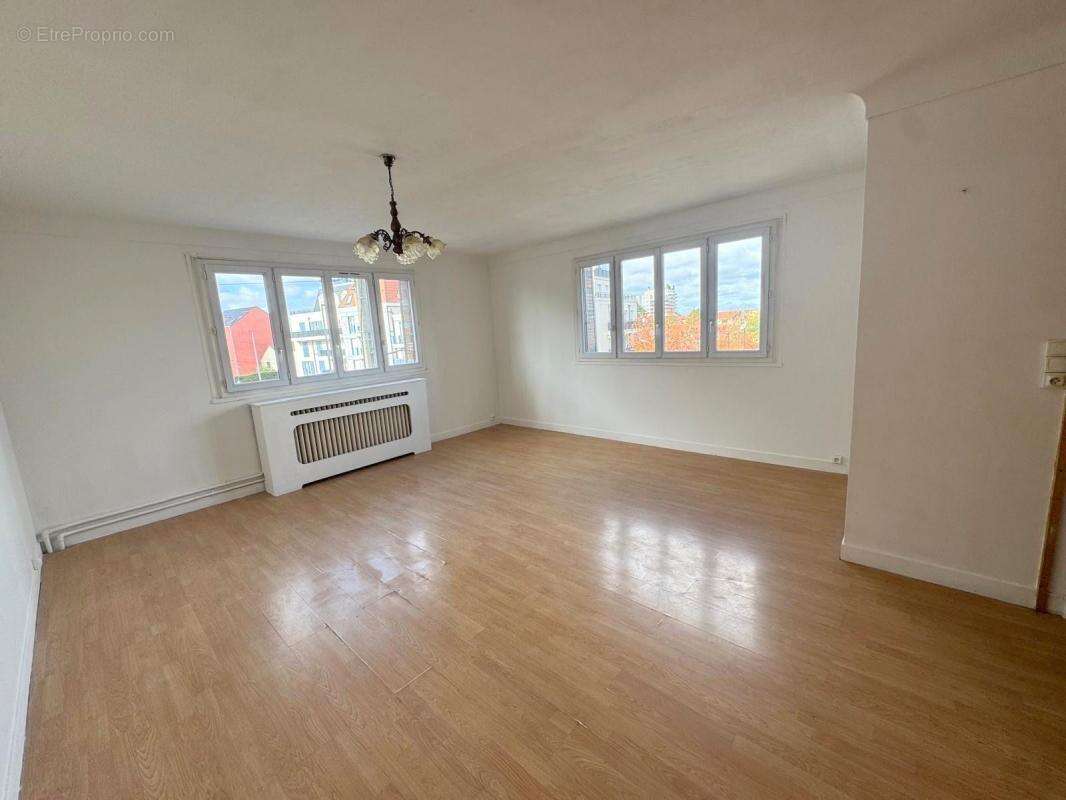 Appartement à LE BLANC-MESNIL