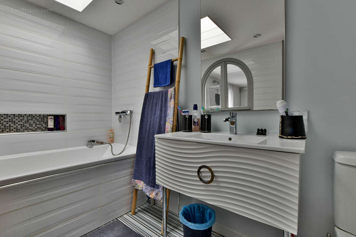 Maison à SAINT-GENIS-DE-SAINTONGE