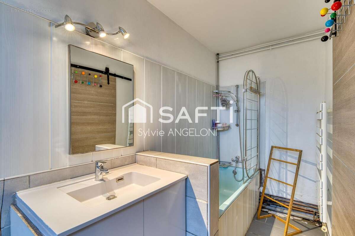 Photo 6 - Maison à LA BATIE-MONTGASCON