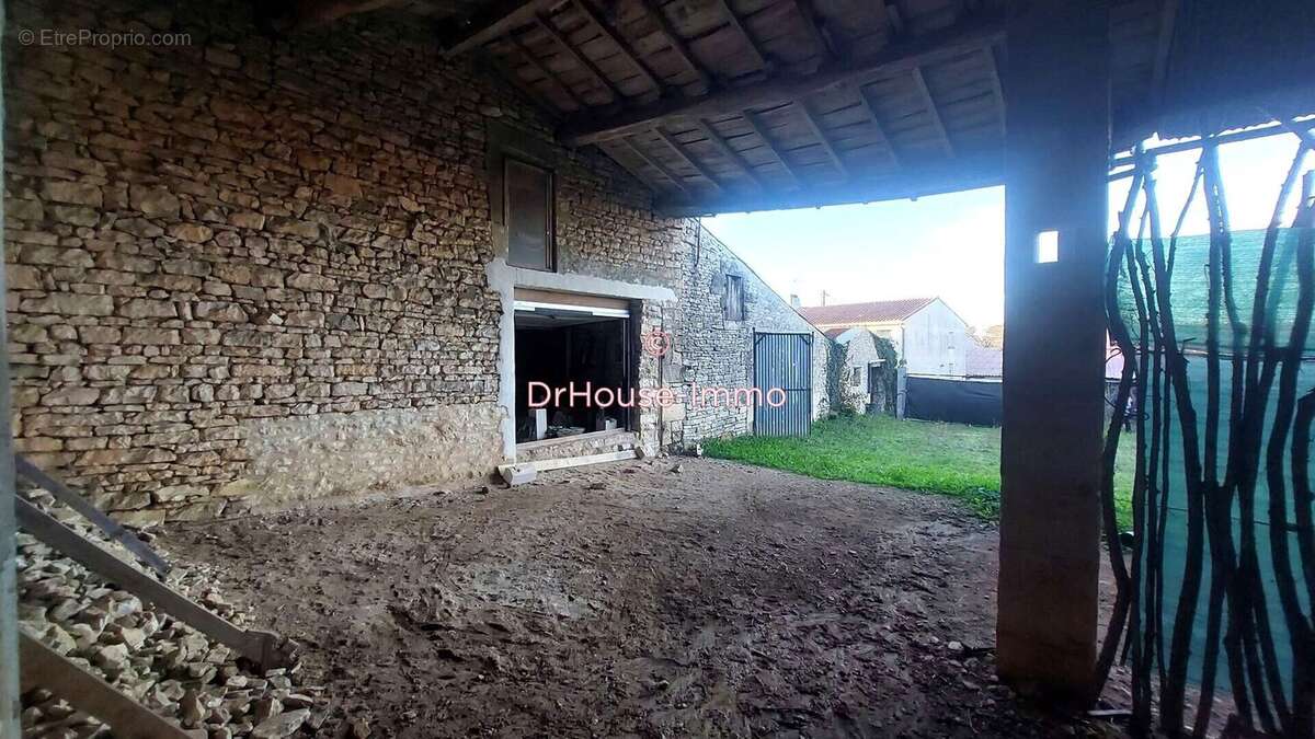 Maison à SAINT-HILAIRE-DE-VILLEFRANCHE