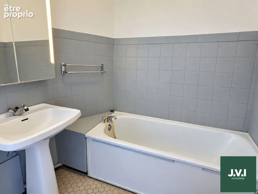 A vendre - Grand T1 - Centre-ville de Saint-Gratien - photo 6