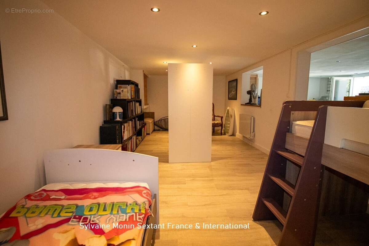 Maison rénovée tout confort avec logement indépendant, terrain clos et espace piscine - photo 15