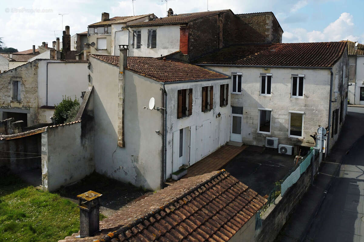 Appartement à SAINT-GENIS-DE-SAINTONGE