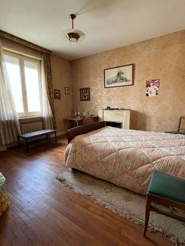 Maison à VILLEDIEU-LA-BLOUERE