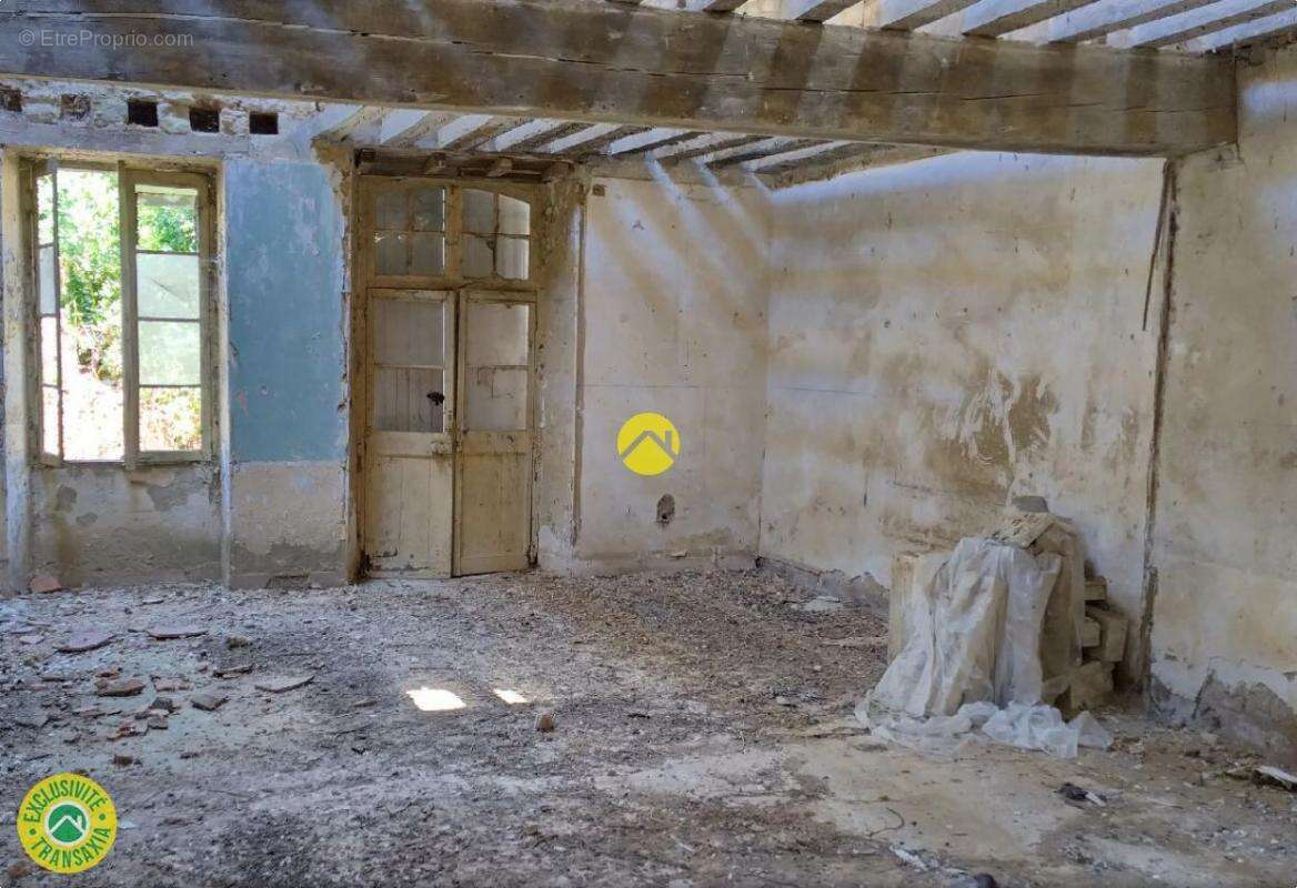Maison 201 m² à Vatan  - photo 3