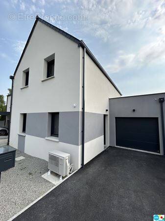 Maison à MONTREUIL-LE-GAST