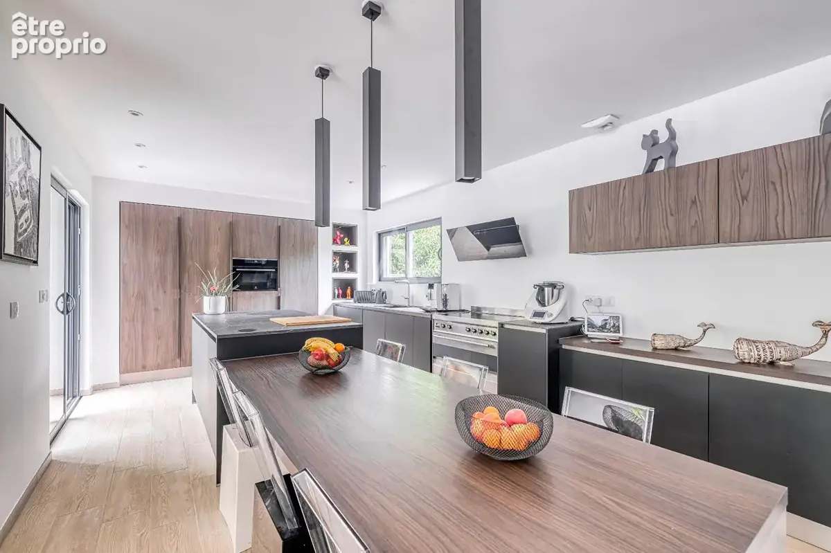 Villa d'architecte contemporaine avec piscine - les Coteaux de Chessy  - 7 pièces - 175 m2 - photo 2