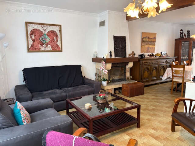 Maison à AMBRIERES-LES-VALLEES