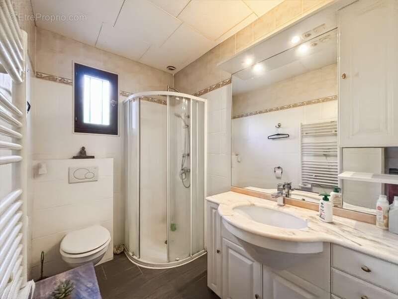 Maison à SAINT-GENIS-POUILLY