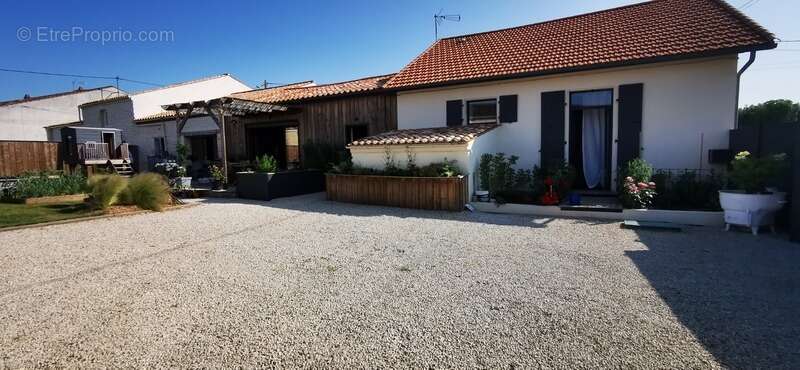 Dpt Deux Sèvres (79), à vendre SAINT HILAIRE LA PALUD maison 3 chambres - Plain pied avec beau jardin clos - photo 11