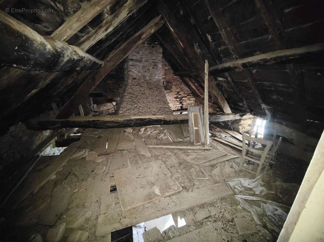 Charmante maison en pierres a renover avec dependances - photo 4