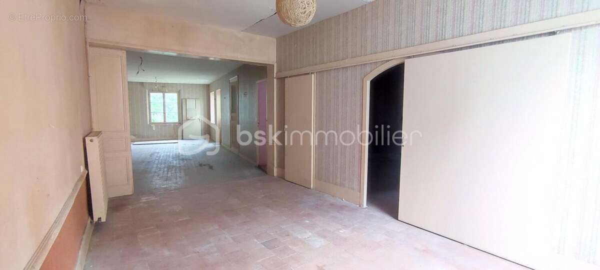 Maison de caractère à rénover - Ancien hôtel-restaurant - photo 4