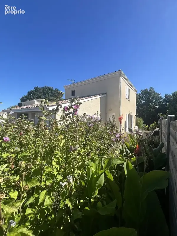Photo Maison à Branne au prix de 214 900€