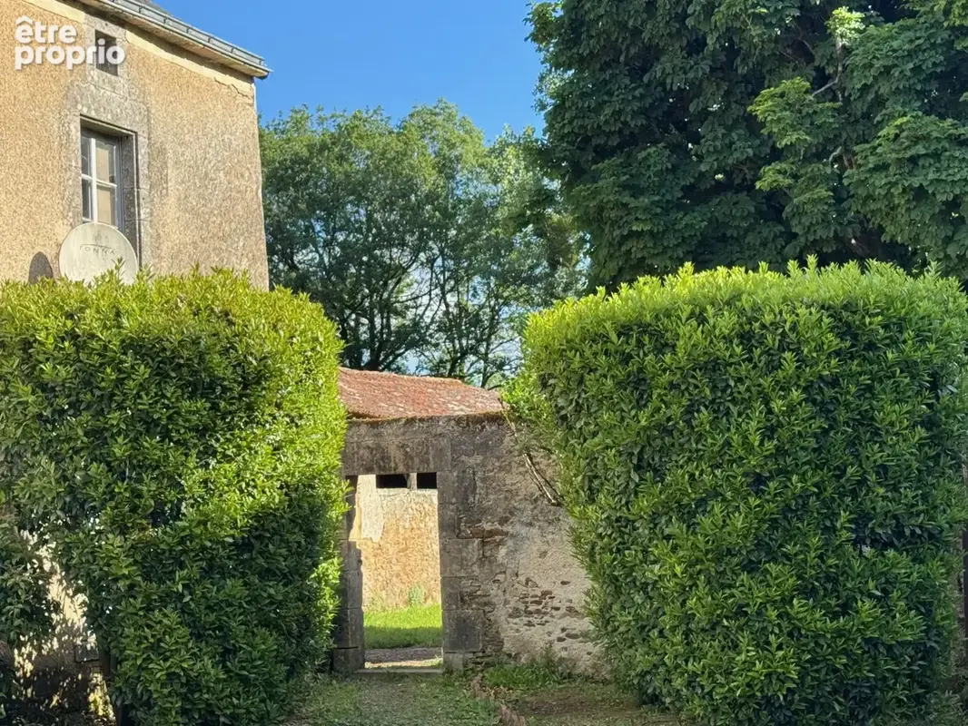 Maison 253 m² à Breuil-Barret  - photo 5