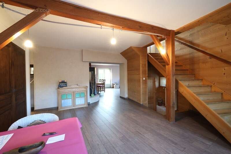 Maison à SAINT-HYMETIERE