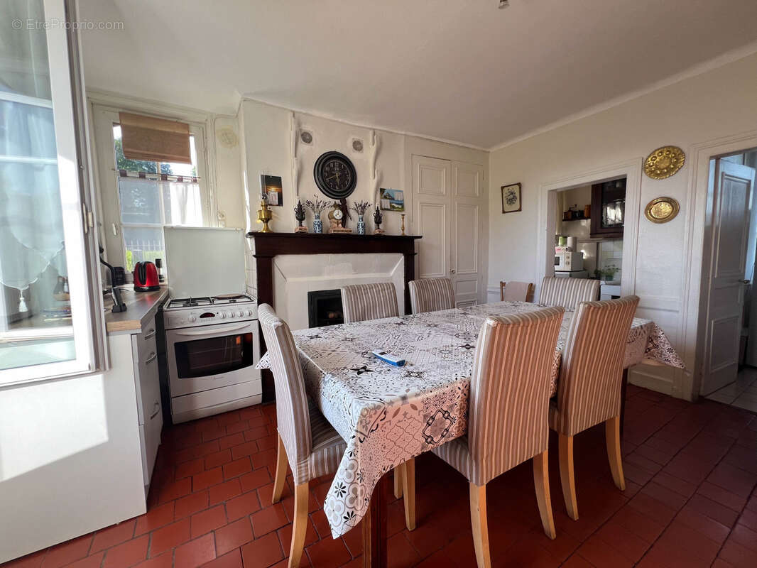 Maison de maître au fond d'une allée au calme avec annexes - photo 12