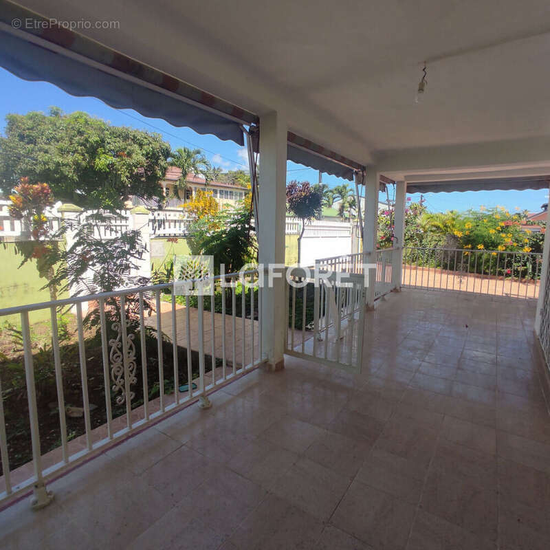 Maison à SAINTE-ROSE