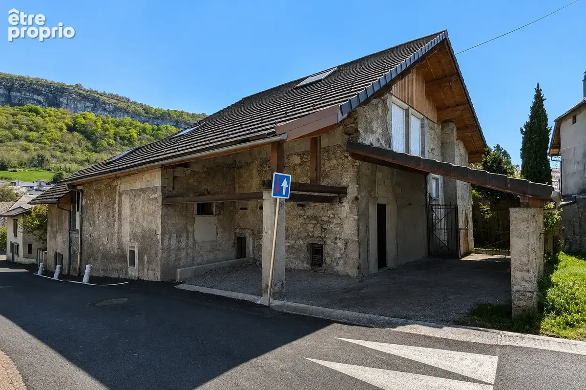 Secteur Sonnaz ancienne ferme rénovée d'environ 242 m2 avec un T2 indépendant - photo 8
