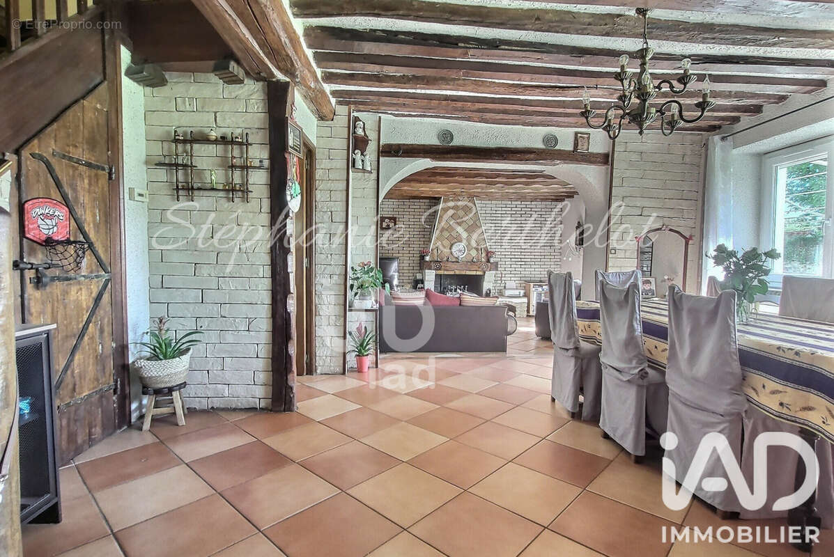 Maison 134 m² à Claye-Souilly  - photo 2
