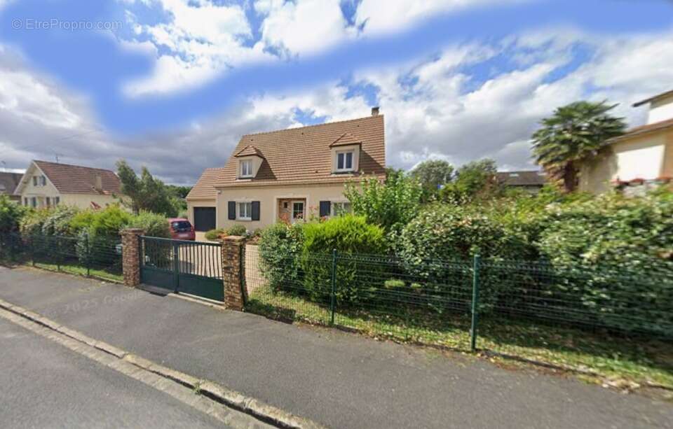 Terrain à SAINT-FARGEAU-PONTHIERRY