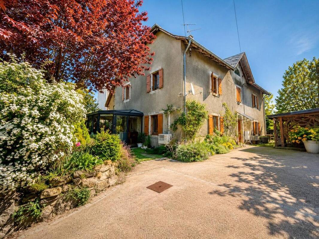 Photo 1 - Maison à CHAMPAGNE-EN-VALROMEY