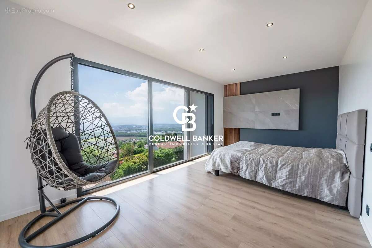 Maison à CRANVES-SALES