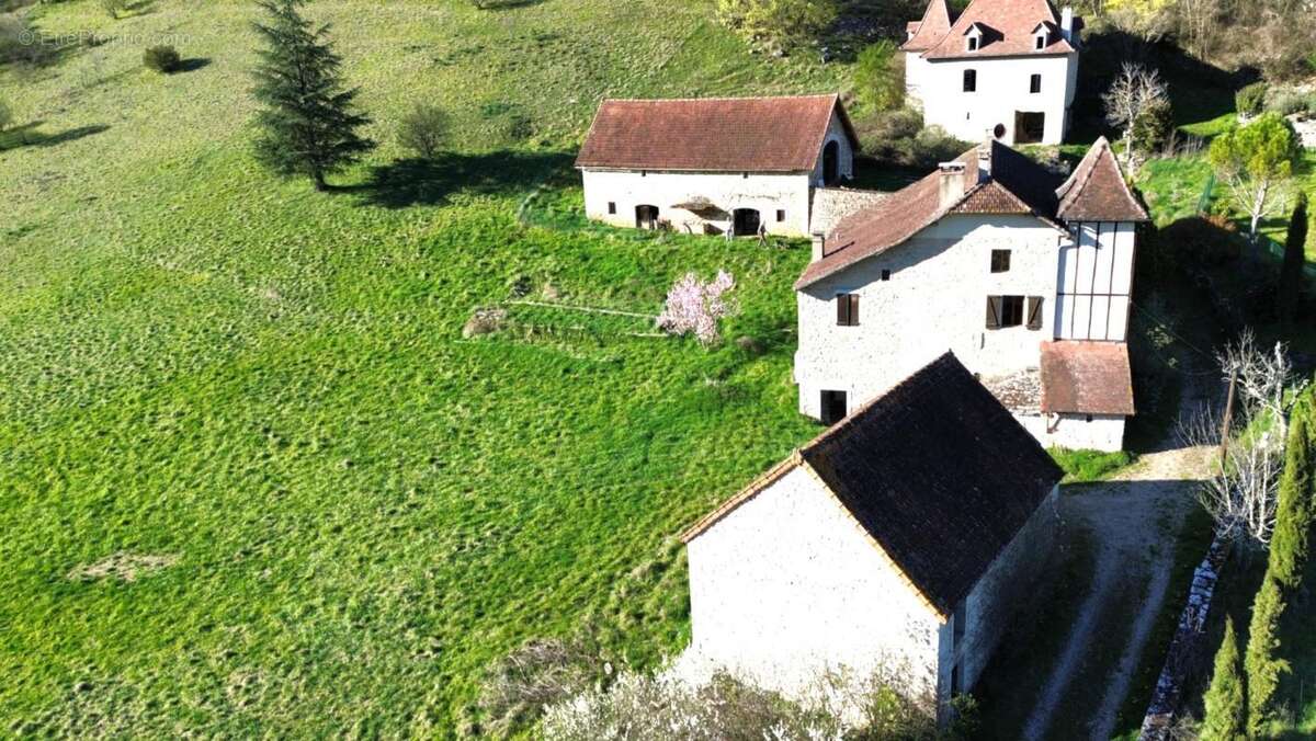 Maison à MARCILHAC-SUR-CELE