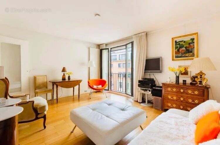 Appartement à PARIS-10E
