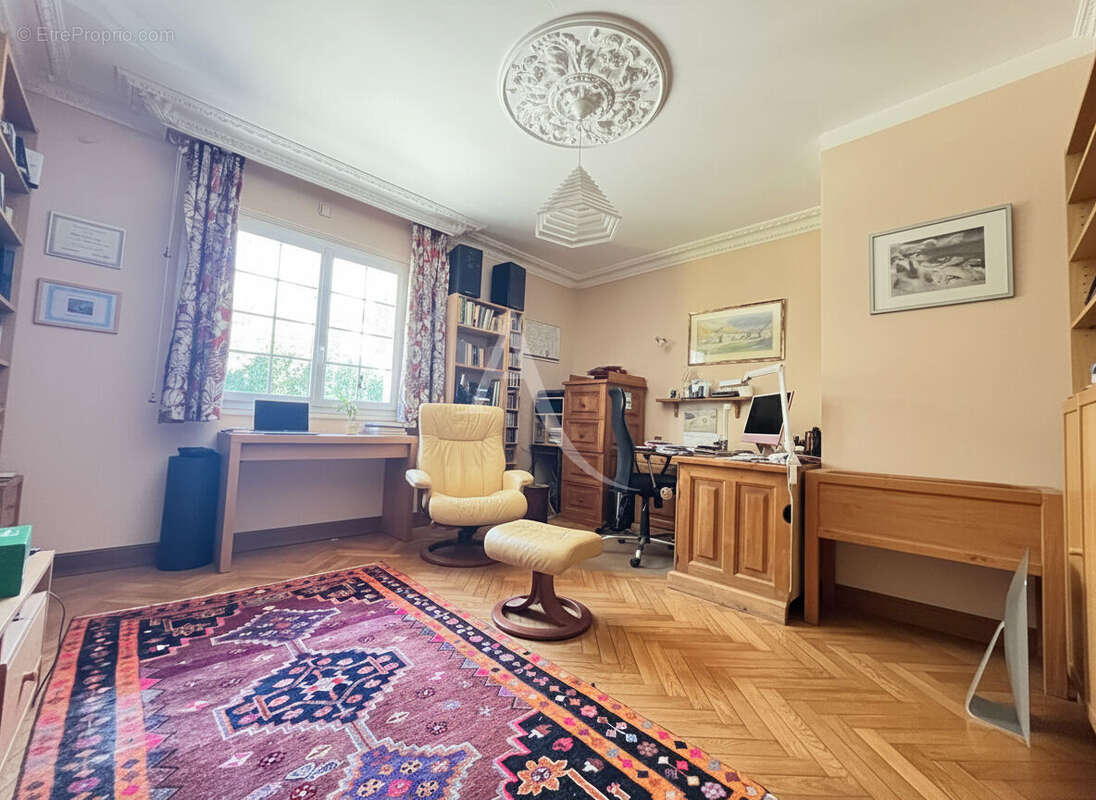Grande maison de 182m² avec 4 chambres, piscine et sous-sol complet sur la commune de Rabastens ! - photo 6