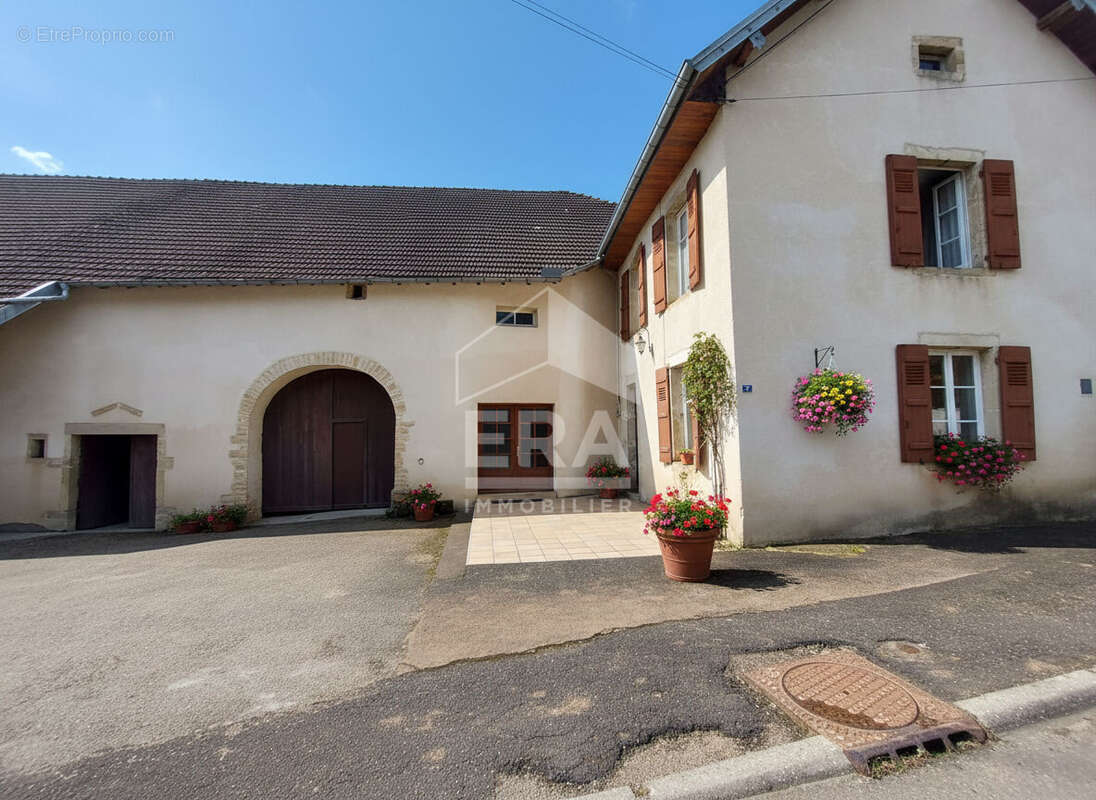 Maison à FONTENOIS-LES-MONTBOZON