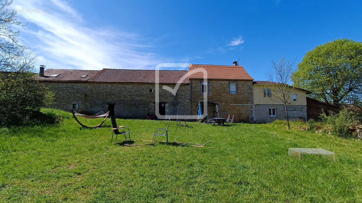 Maison à COULAURES