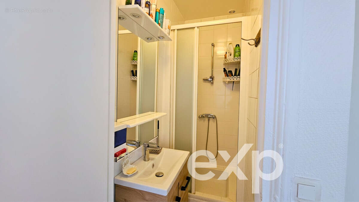 salle d'eau - Appartement à CLICHY