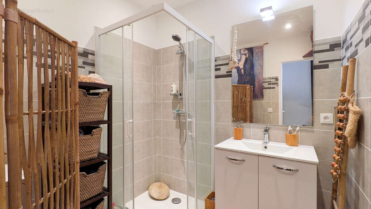 Appartement à SIGNES