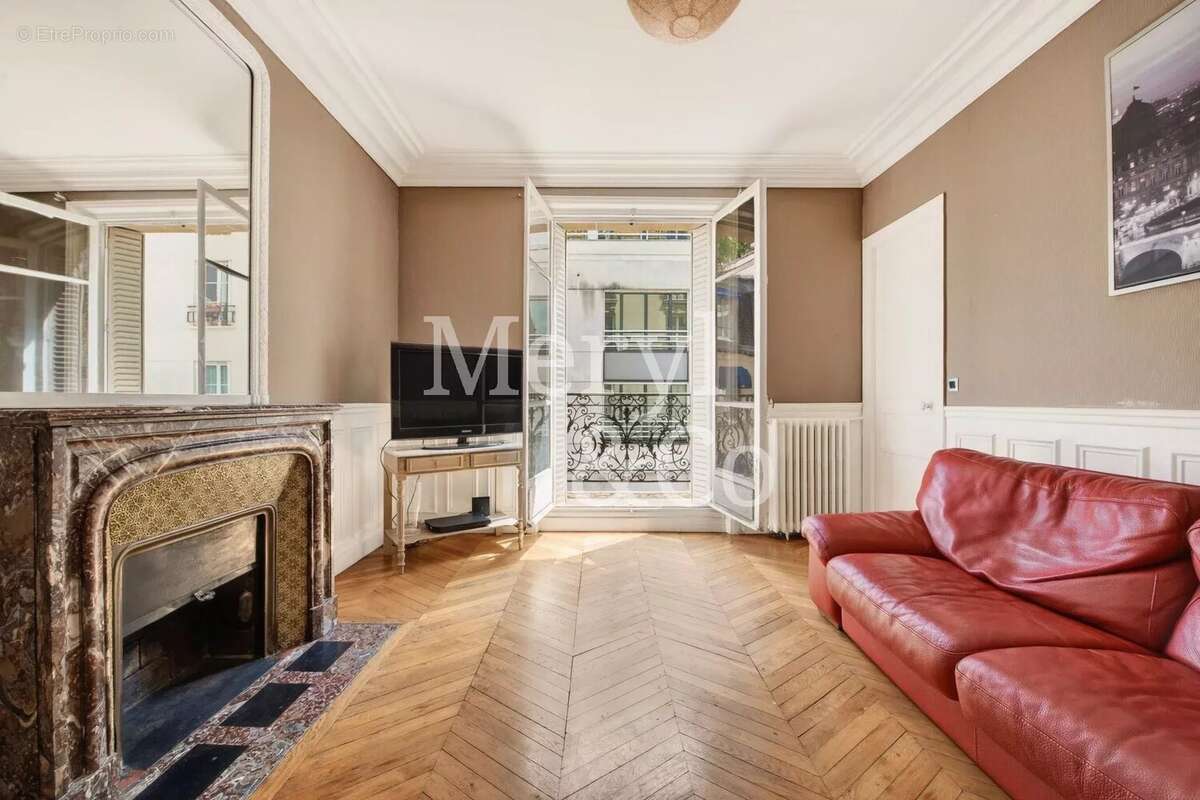 Appartement à PARIS-16E