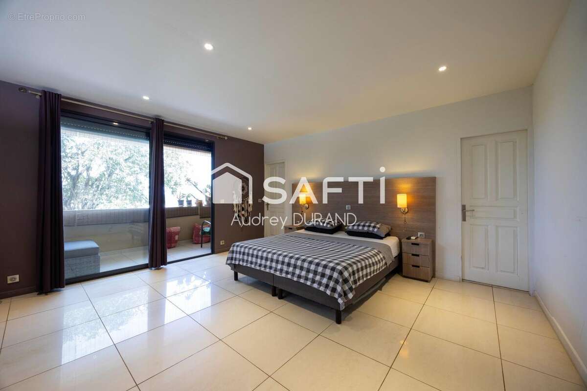 Photo 8 - Maison à REMIRE-MONTJOLY