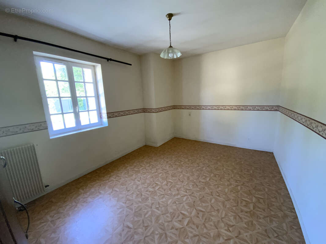 Maison à LIORAC-SUR-LOUYRE