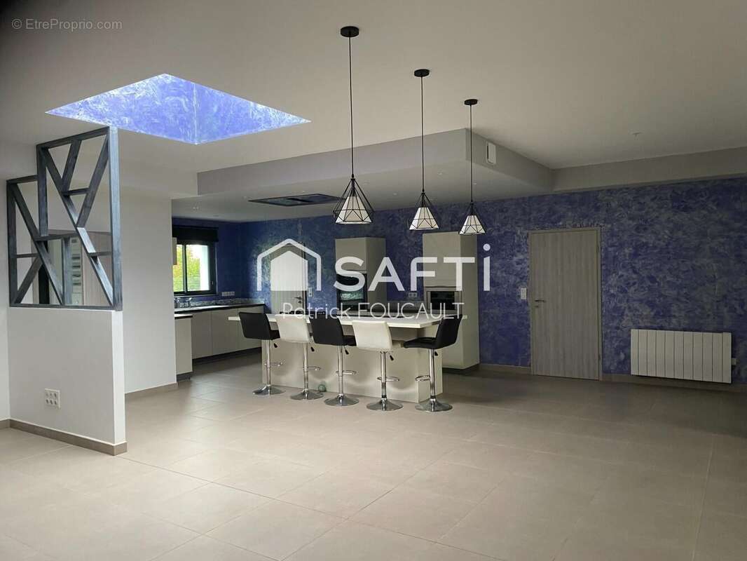 Photo 4 - Maison à LUSIGNAN