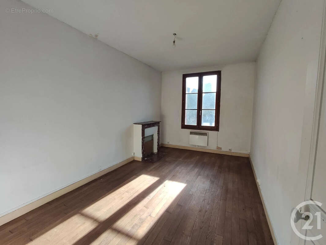 Maison à SAINT-AMAND-EN-PUISAYE