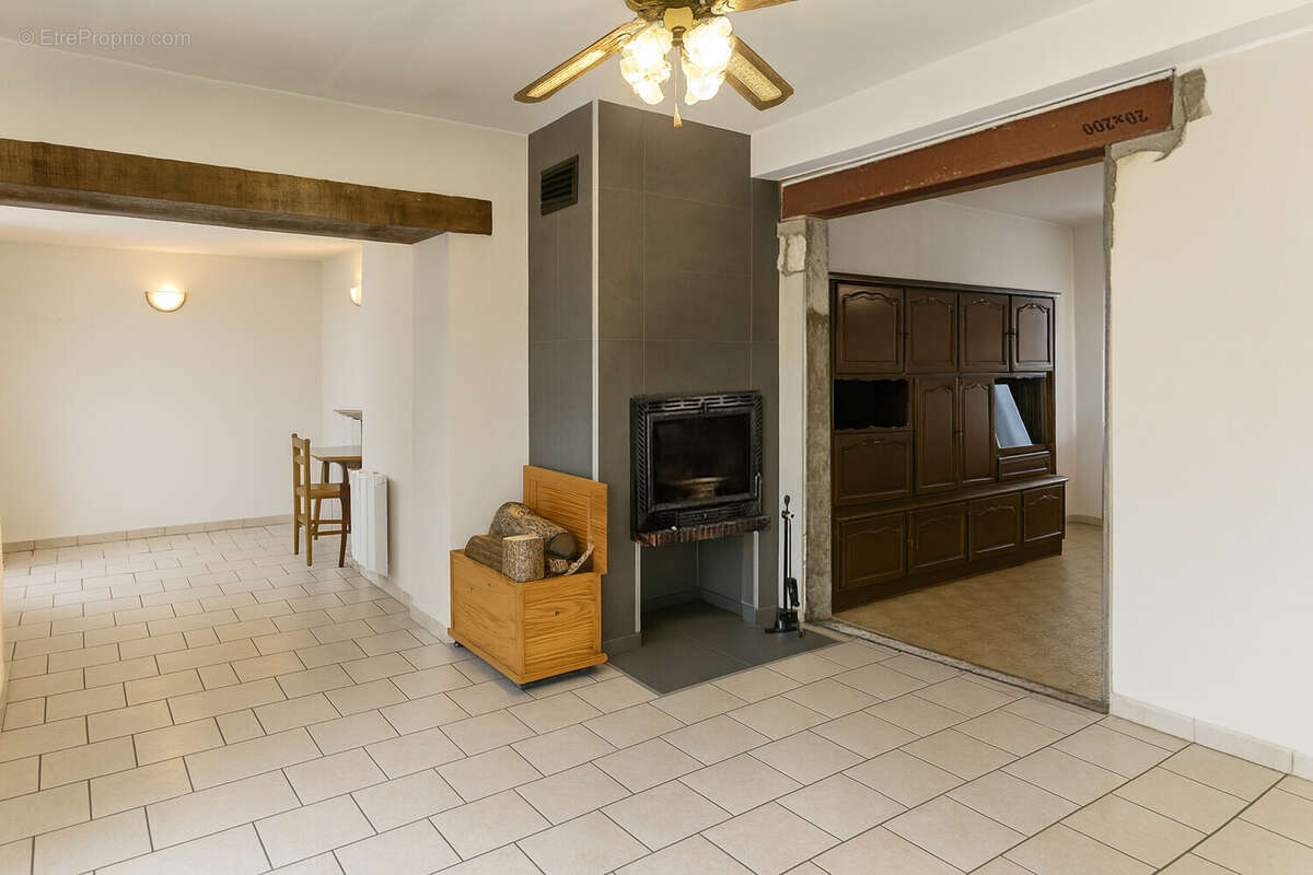 Salon/salle à manger/séjour - Maison à BRAGNY-SUR-SAONE