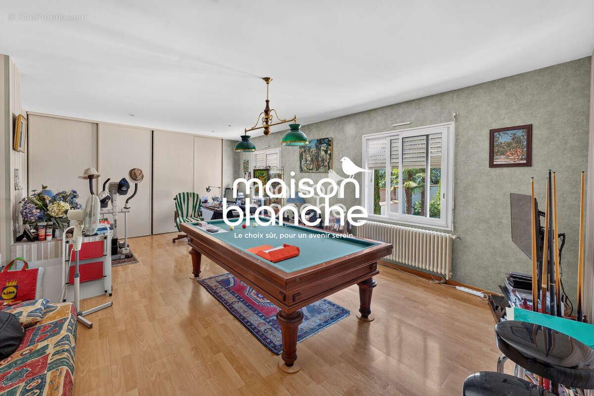 Maison 211 m² à Parthenay  - photo 7